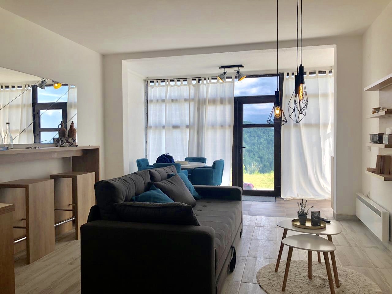 LUX apartman sa dvoristem i panoramskim pogledom