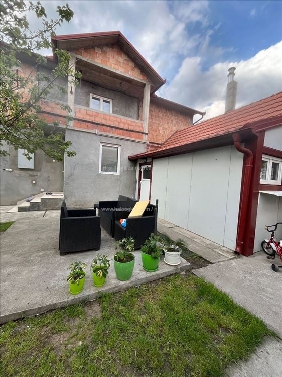 Prodajem kucu u Batajnici u lepom kraju