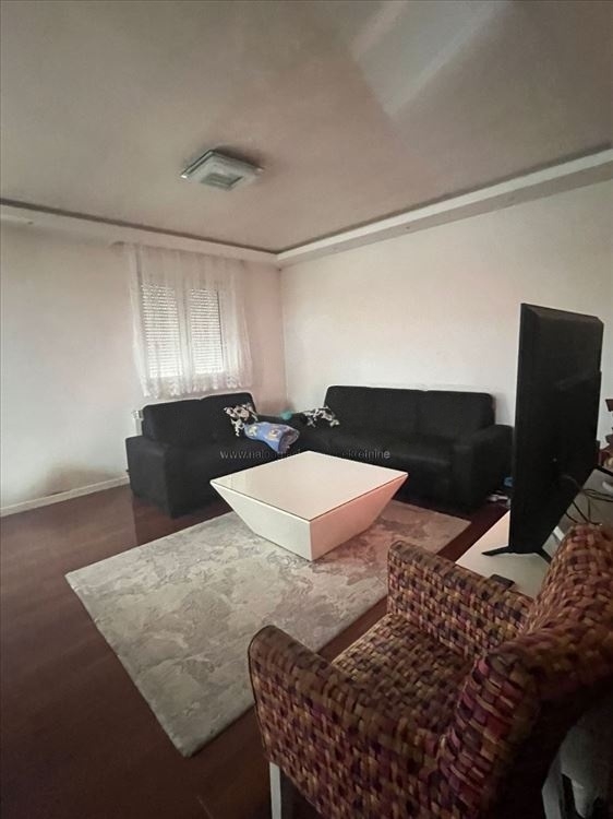 Prodajem kucu u Batajnici u lepom kraju