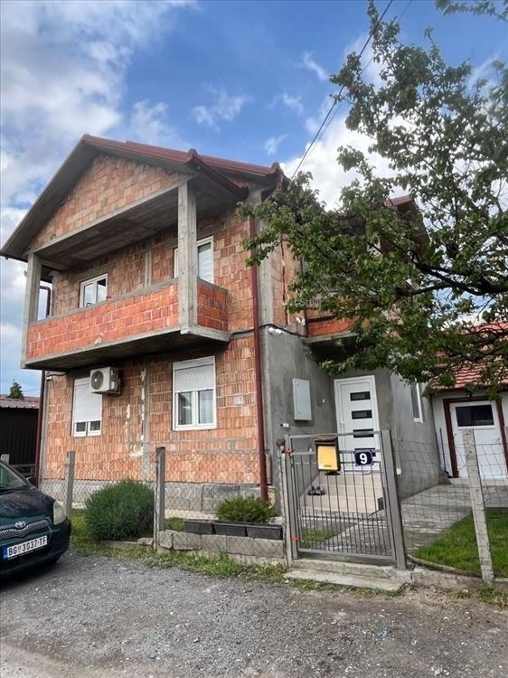 Prodajem kucu u Batajnici u lepom kraju