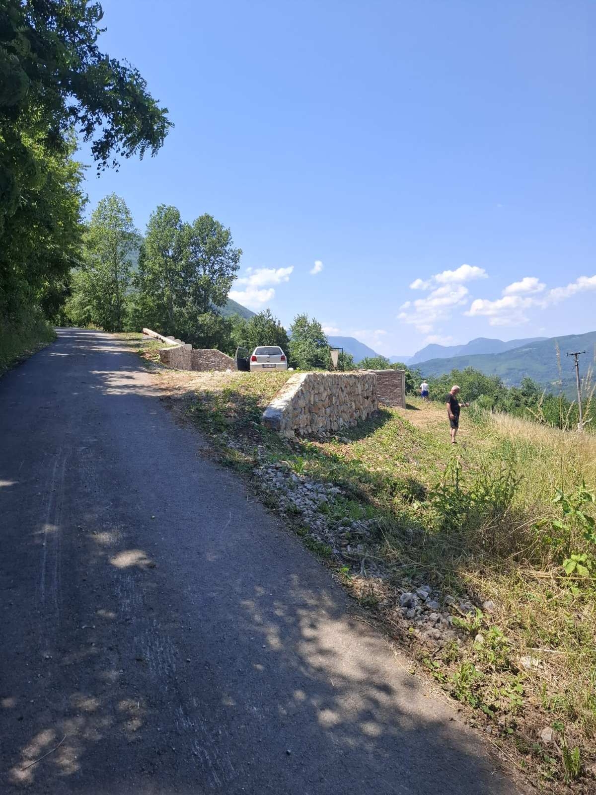 Prodajem plac na obroncima Tare