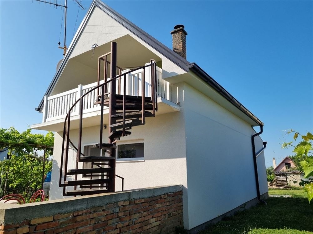 Vikendica Fruska Gora-Vizic 62m2,8.5ari placa