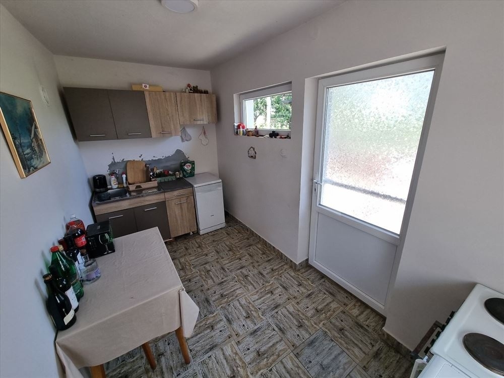 Vikendica Fruska Gora-Vizic 62m2,8.5ari placa