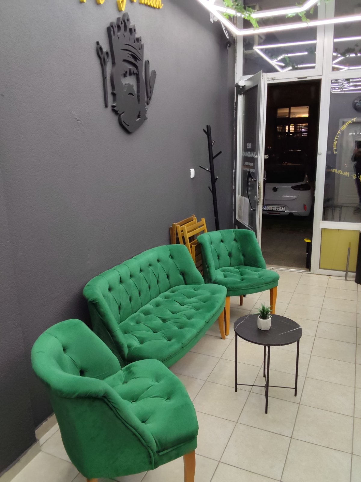 Izdajem frizerski salon u Novom Sadu