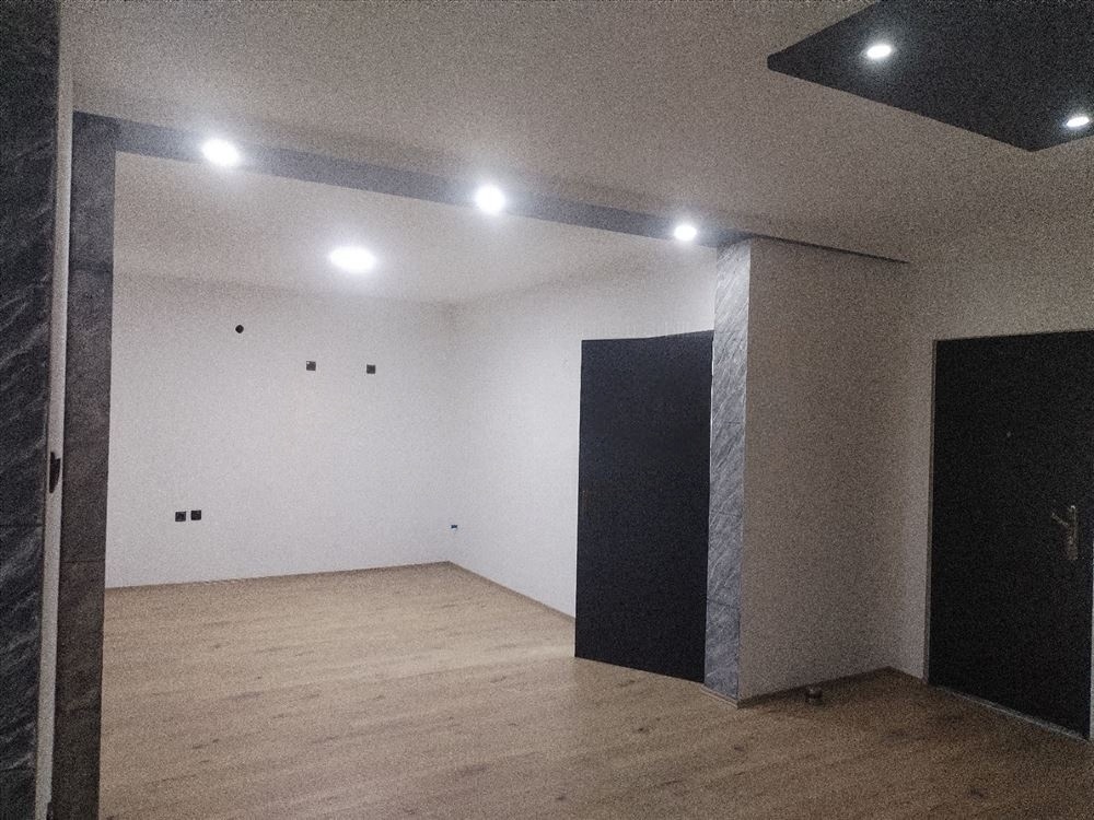 Sremcica,centar ul.Beogradska lokal 55m2(+11m2)