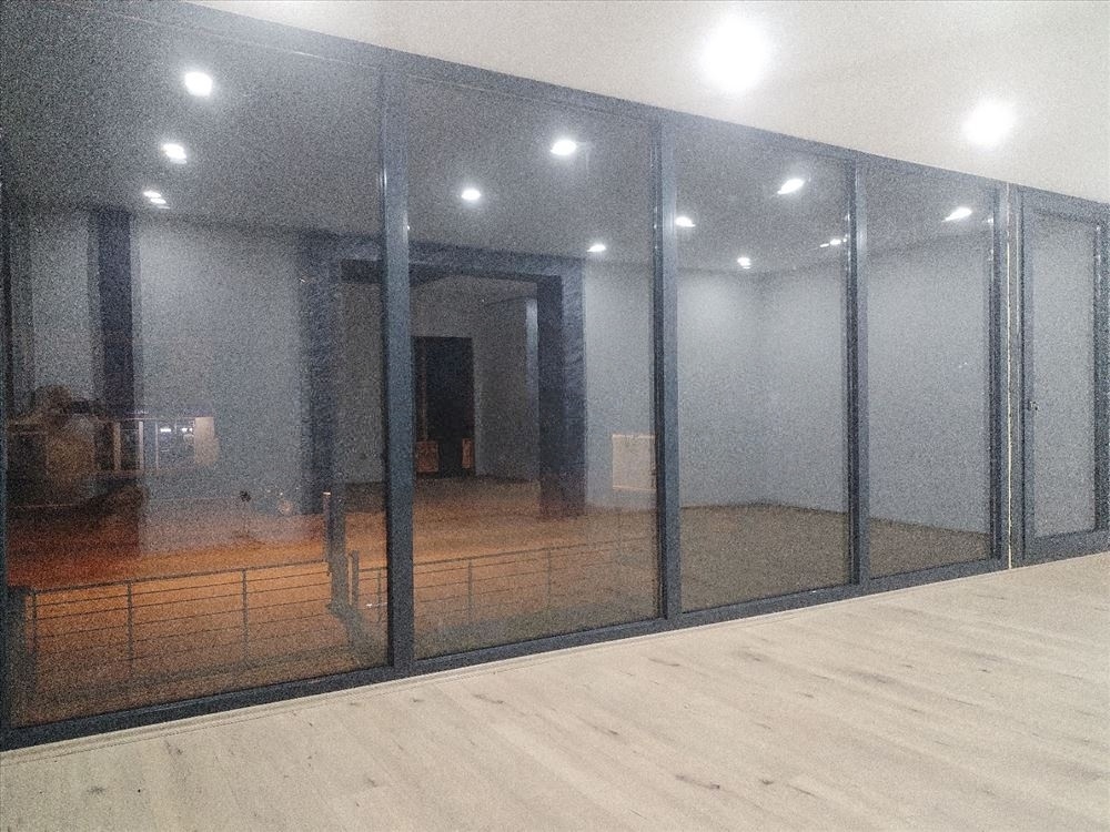 Sremcica,centar ul.Beogradska lokal 55m2(+11m2)