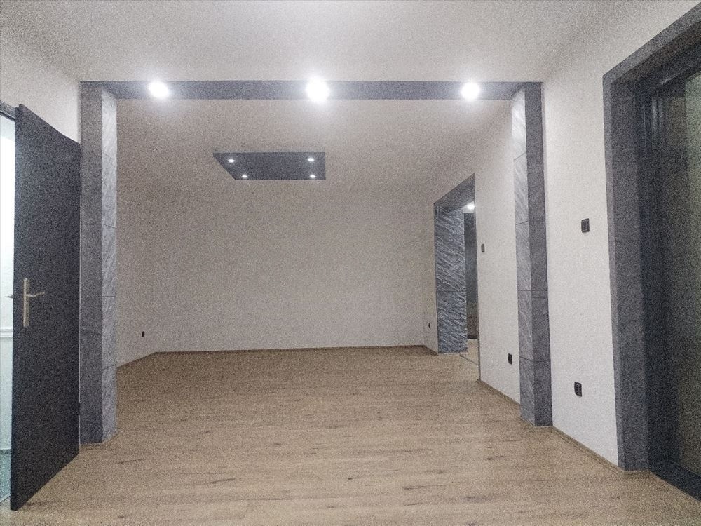 Sremcica,centar ul.Beogradska lokal 55m2(+11m2)