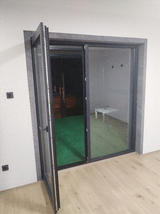 Sremcica,centar ul.Beogradska lokal 55m2(+11m2)
