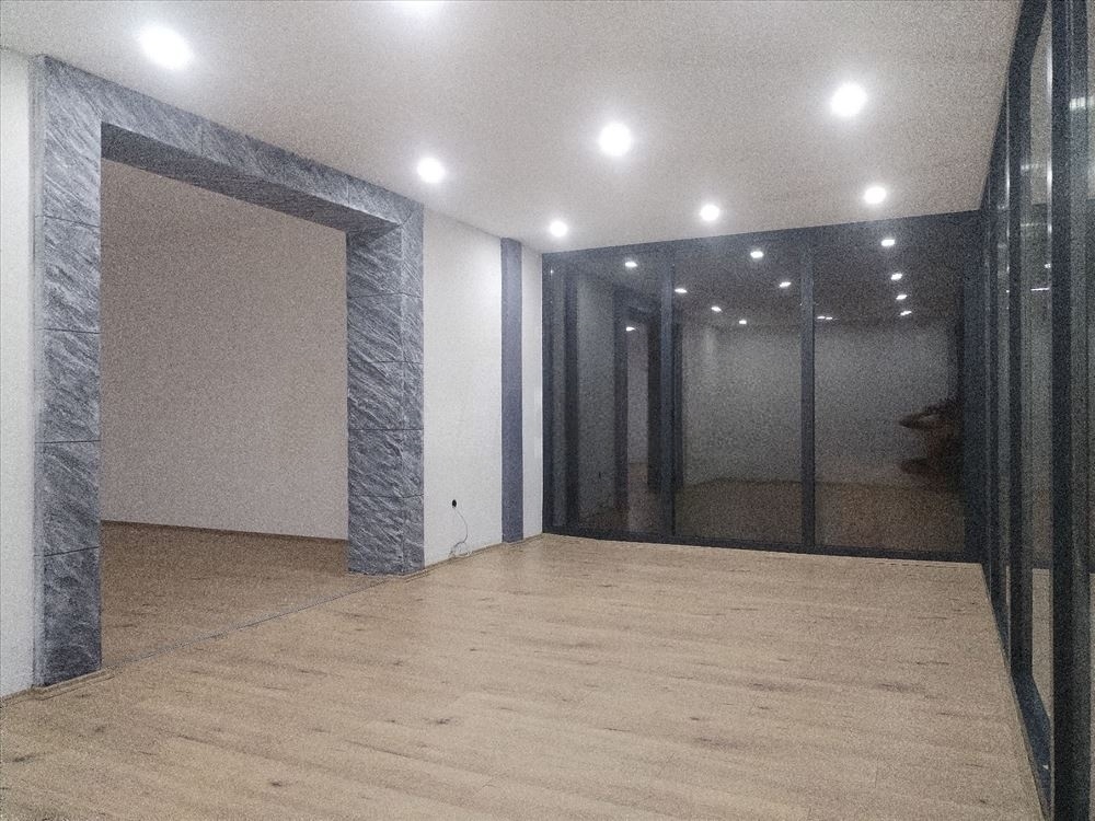 Sremcica,centar ul.Beogradska lokal 55m2(+11m2)