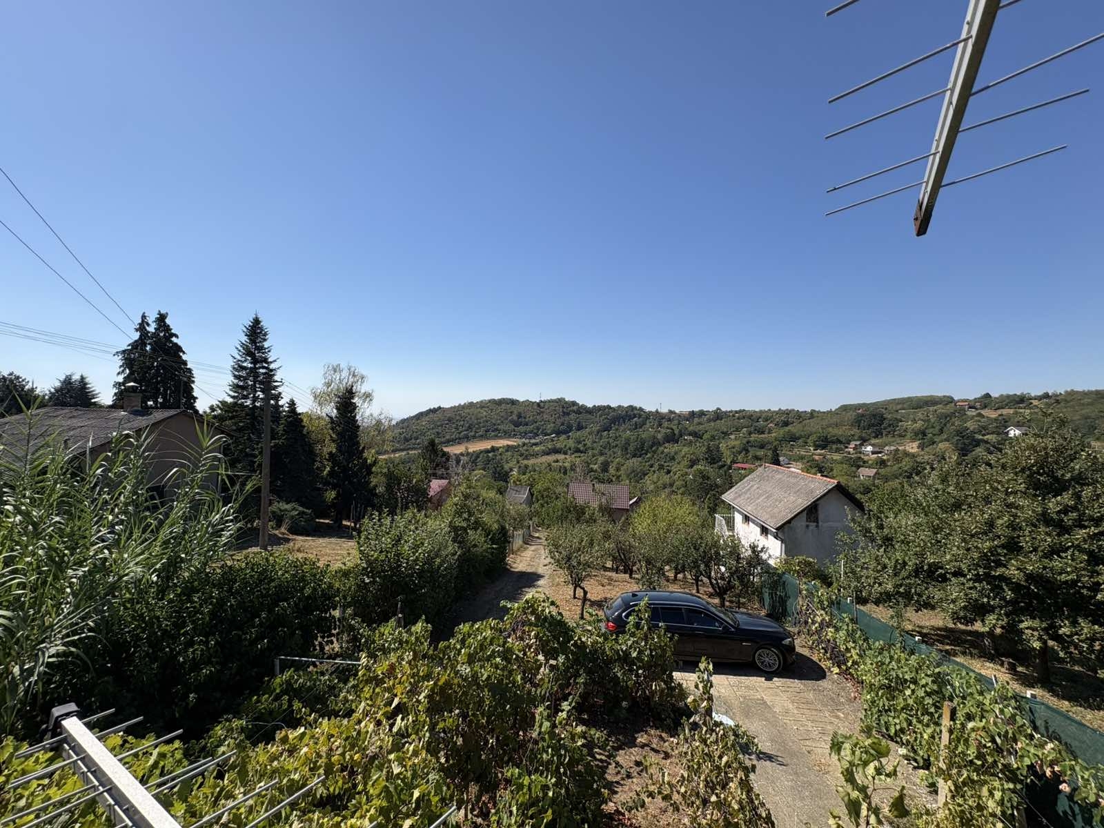 Vikend kuća 55m2,uknjižena,na 10ari placa