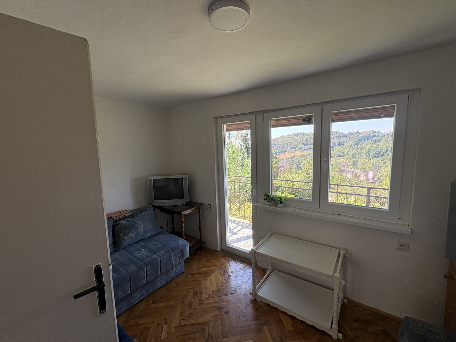Vikend kuća 55m2,uknjižena,na 10ari placa