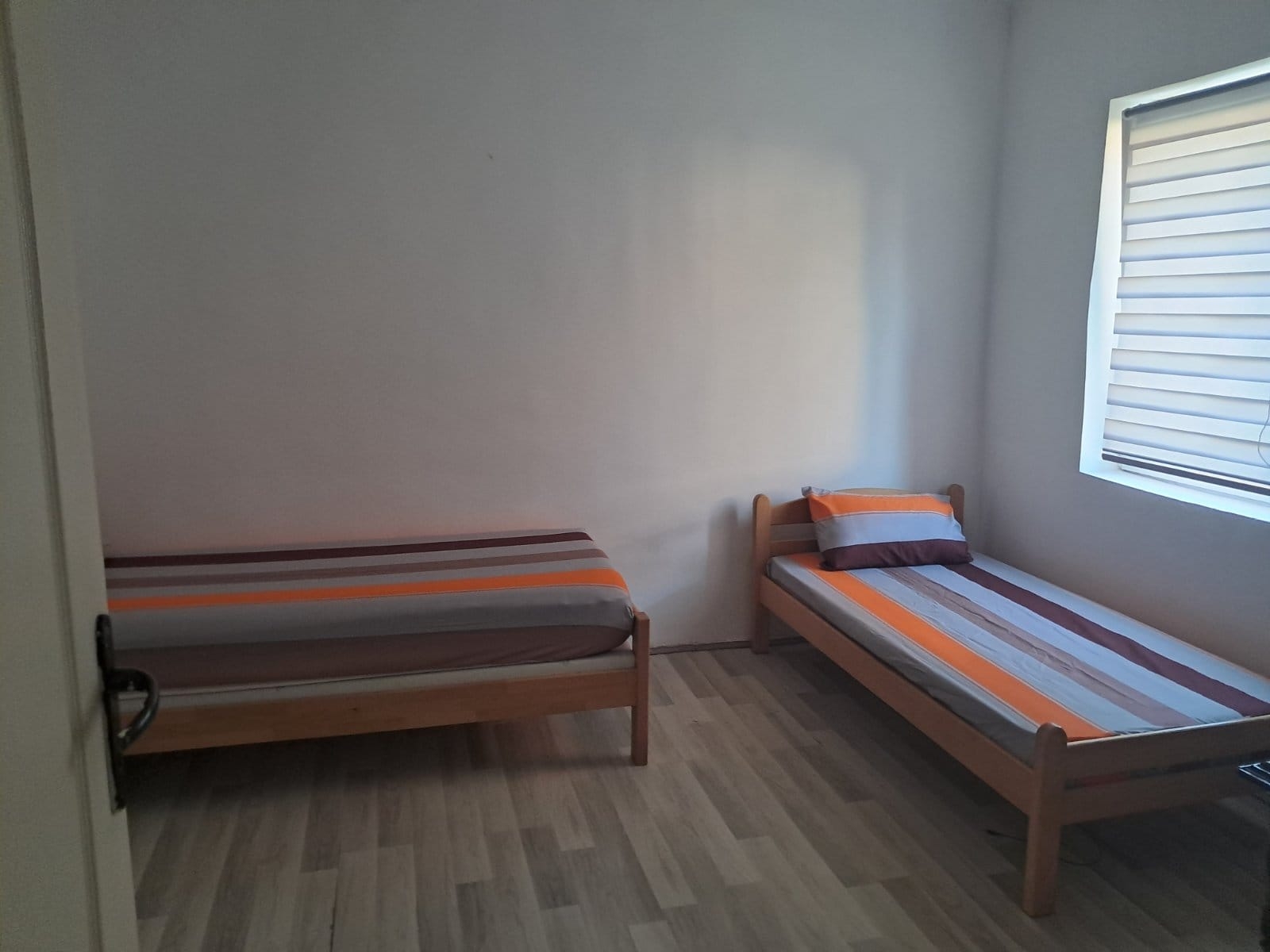 Izdajem jednosobnu kucu u Zemunu