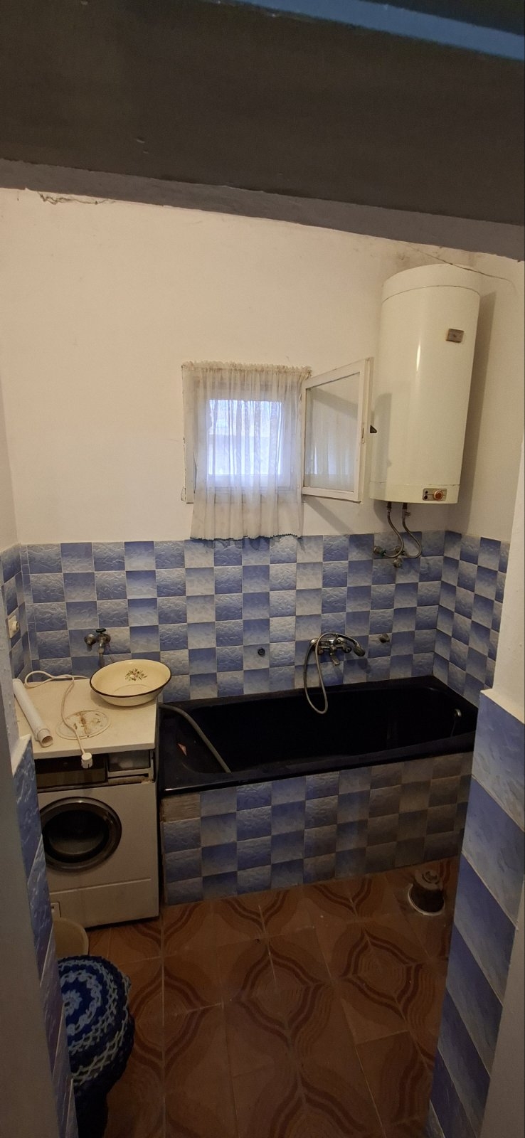 Prodajem kucu u centru Jarkovca