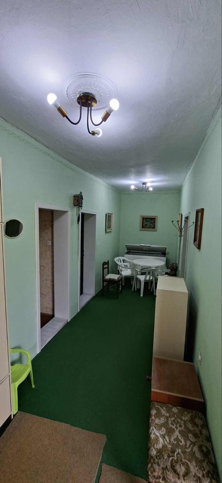 Prodajem kucu u centru Jarkovca