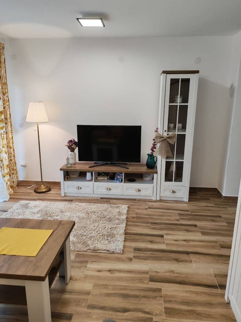 Prodajem opremljen apartman na Divčibarama
