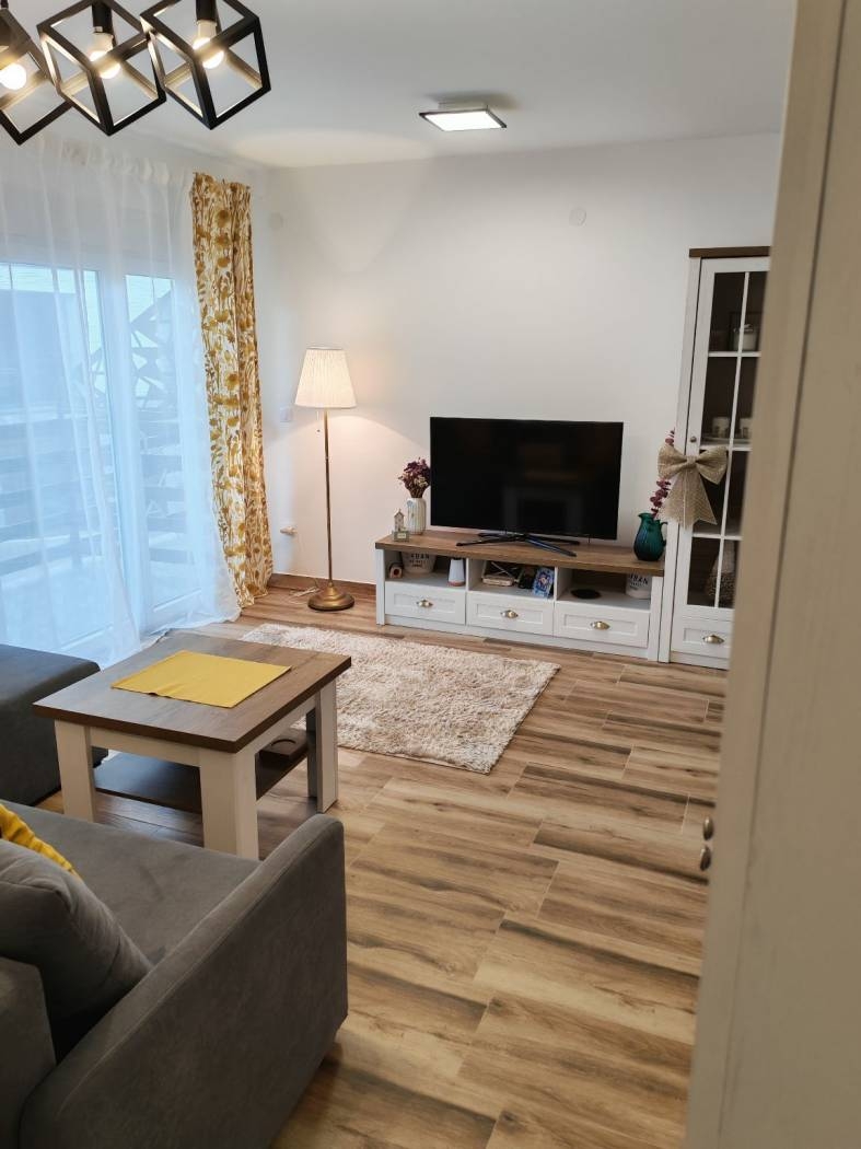 Prodajem opremljen apartman na Divčibarama
